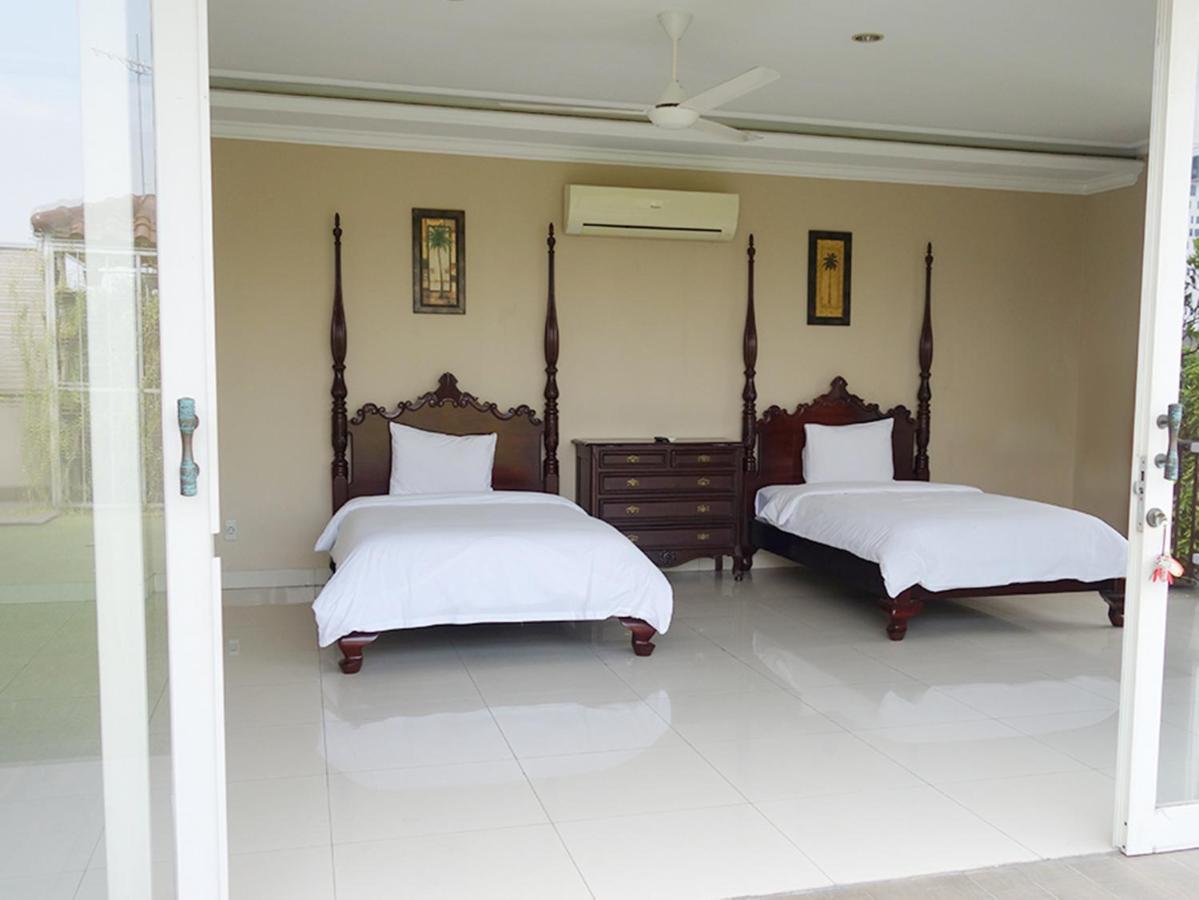 Saffron Suites Syariah Джакарта Екстериор снимка