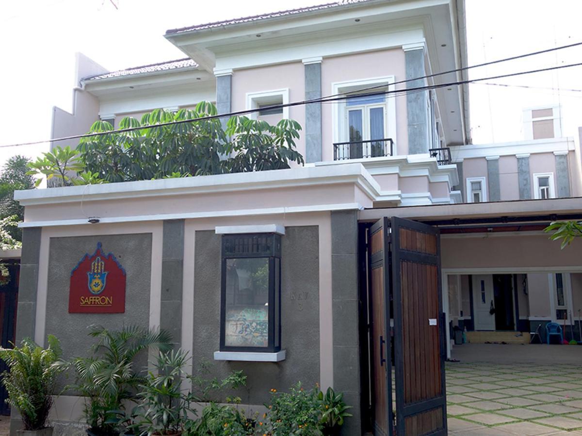 Saffron Suites Syariah Джакарта Екстериор снимка