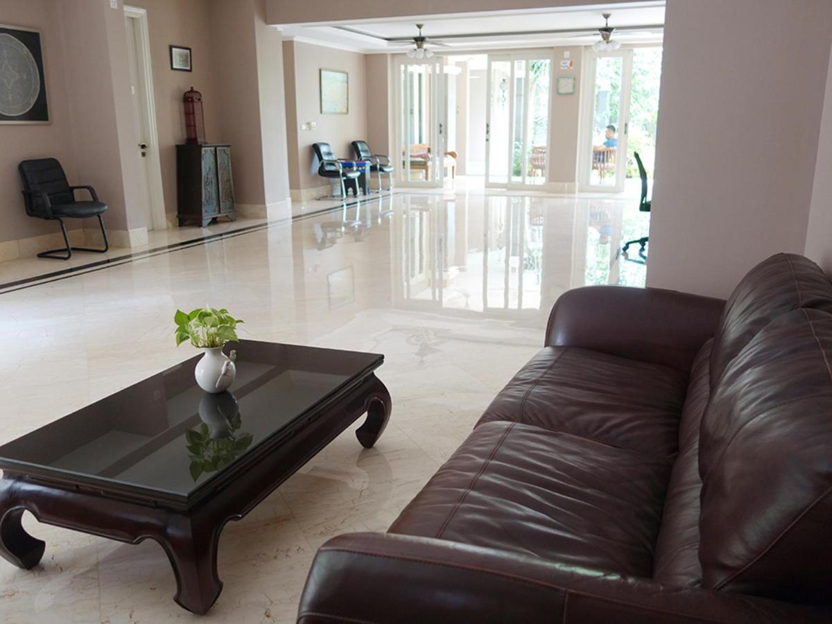 Saffron Suites Syariah Джакарта Екстериор снимка