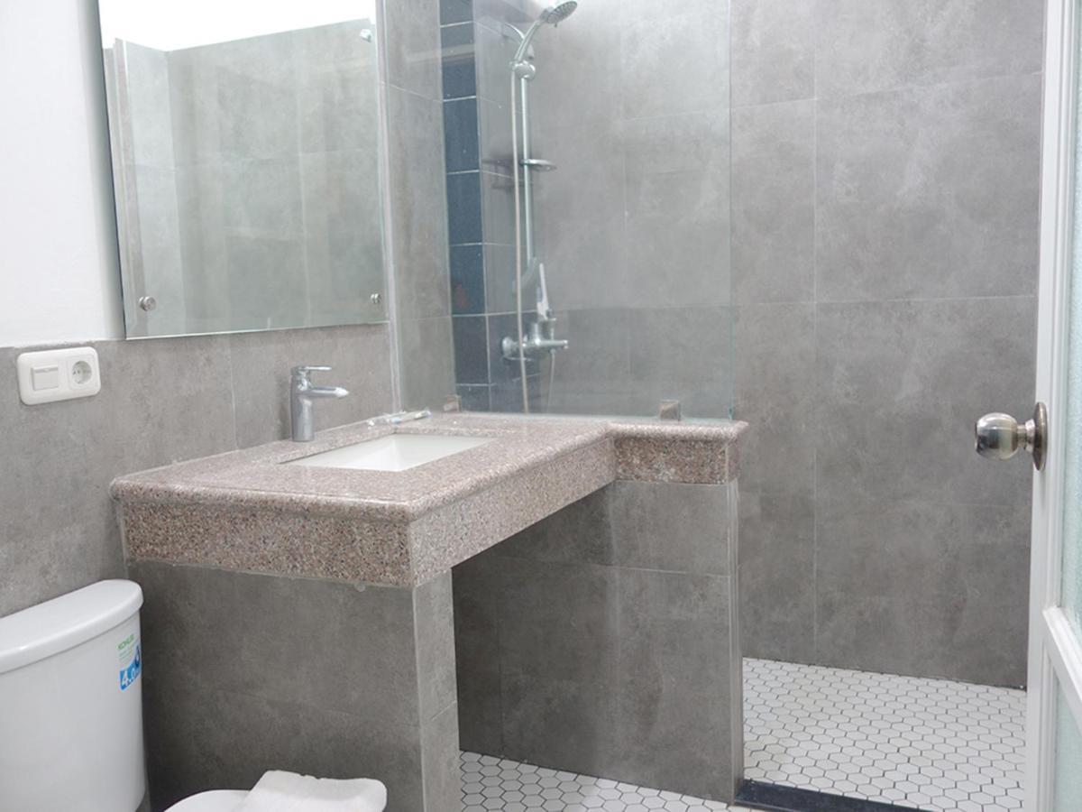 Saffron Suites Syariah Джакарта Екстериор снимка