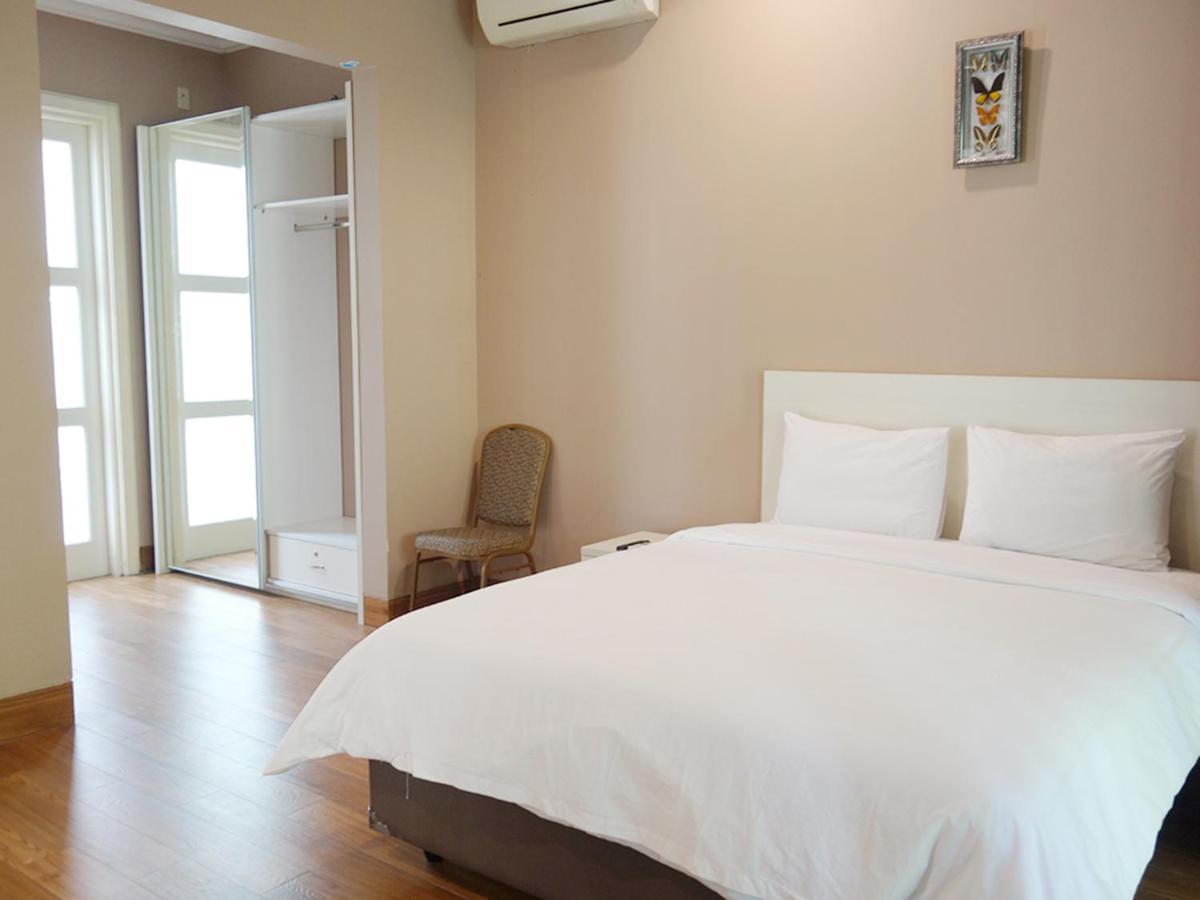 Saffron Suites Syariah Джакарта Екстериор снимка